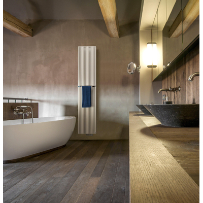 VASCO CARRE designradiator H180xD8.6xL47.5cm 1675W Staal Jet Black