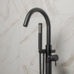 Crosswater MPRO Badkraan - vrijstaand - met staafhanddouche - zwart mat SW209267