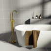 Fortifura Calvi vrijstaande badkraan 113cm met handdoucheset Geborsteld Messing PVD (Goud) SW720550
