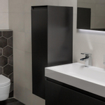 INK badkamerkast 106x35x35cm 1 deur links/rechtsdraaiend greeploos gelakt Mat antraciet SW21263