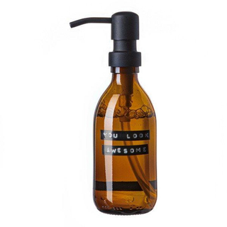 Wellmark Handzeep bruin glas zwarte pomp 250ml tekst YOU LOOK AWESOME Black label SHOWROOMMODEL