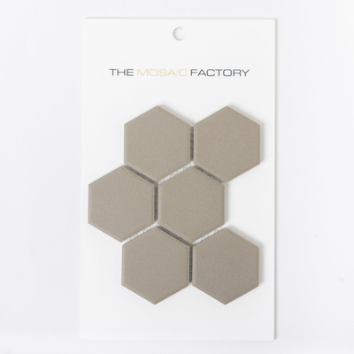 SAMPLE The Mosaic Factory London mozaïektegel 5.1x5.9x0.6cm voor vloer voor binnen en buiten Zeshoek Keramiek Donker grijs