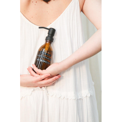 Wellmark Handzeep bruin glas zwarte pomp 250ml tekst MAY ALL YOUR TROUBLES BE BUBBLES Zwart label SHOWROOMMODEL