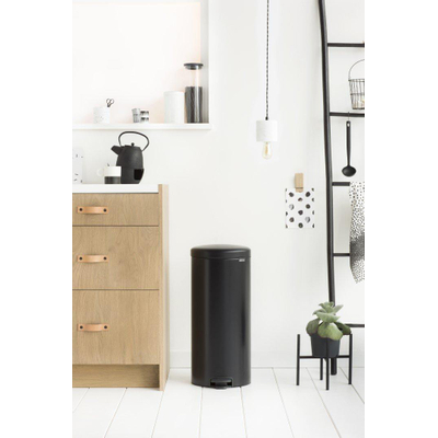 Brabantia NewIcon Pedaalemmer - 30 liter - kunststof binnenemmer - matt black