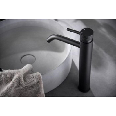 Wiesbaden Ribbd XL wastafelkraan hoog mat zwart