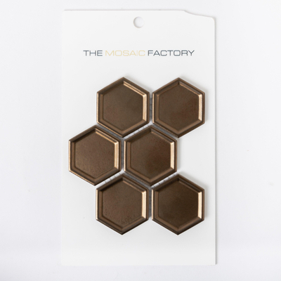 SAMPLE The Mosaic Factory Barcelona mozaïektegel 5.1x5.9x0.6cm voor wand binnen en buiten vorstbestendig hexagon brons metallic met rand