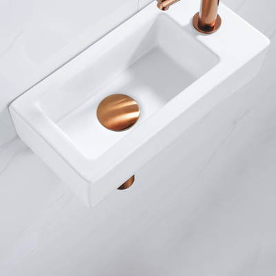 QeramiQ Fuente Fonteinset - 37.5x18.5x9cm - keramiek - kraangat rechts - fonteinkraan geborsteld koper - afvoerplug - verlaagd sifon - Glans wit