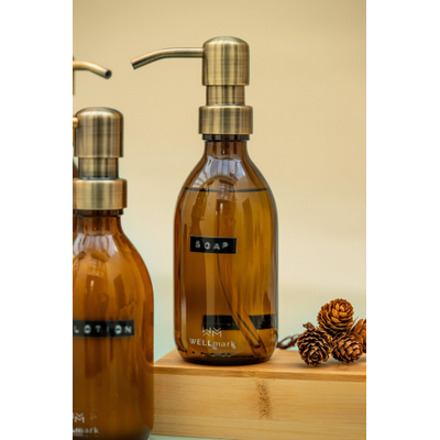 Wellmark Handzeep bruin glas messing pomp 250ml tekst SOAP Zwart label