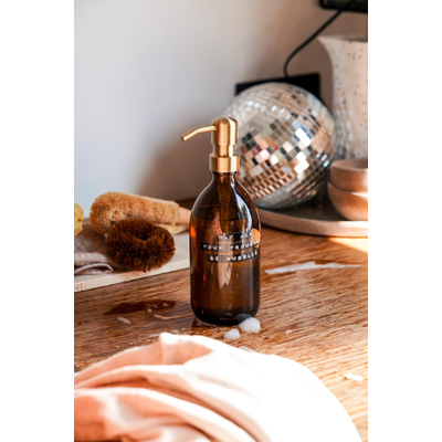 Wellmark Handzeep bruin glas messing pomp 500ml tekst MAY ALL YOUR TROUBLES BE BUBBLES Zwart label