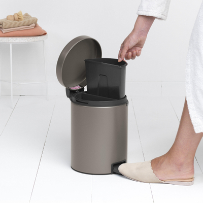 Brabantia NewIcon Pedaalemmer 2 X 2 Liter Met 2 Kunststof Binnenemmers Platinum