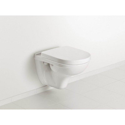 Villeroy en boch O.novo toiletset met Geberit inbouwreservoir met diepspoel wandcloset wit softclose zitting en bedieningsplaat met rechthoekige knoppen wit