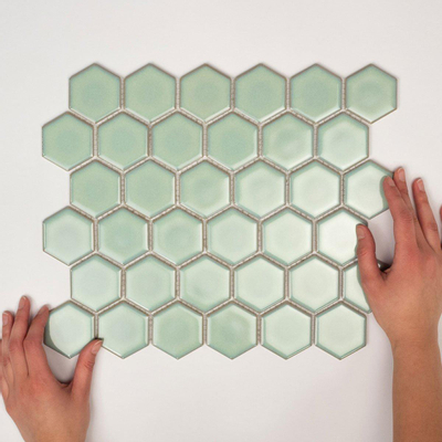 The Mosaic Factory Barcelona mozaïektegel - 28.2x32.1cm - wandtegel - Zeshoek/Hexagon - Porselein Light Green Edge Glans