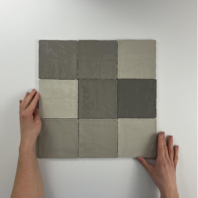 By Goof Moos Taupe glans handvorm 13x13