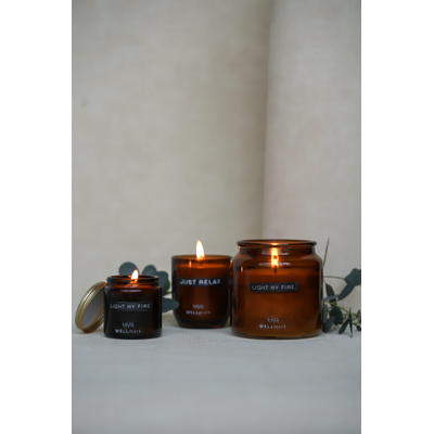 Wellmark Geurkaars Groot bruin glas Cedarwood tekst LIGHT MY FIRE Black label SHOWROOMMODEL