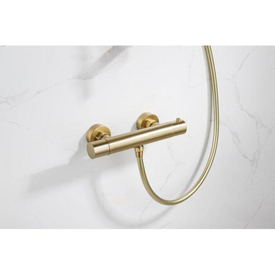 Fortifura Calvi douchekraan met glijstangset met ronde handdouche, gladde doucheslang Geborsteld Messing PVD (Goud)