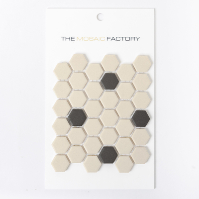 SAMPLE The Mosaic Factory London mozaiëktegel 2,3x2,3x0,6cm hexagon onverglaasd porselein vloertegel voor binnen en buiten vorstbestendig 18 stippen wit met zwart