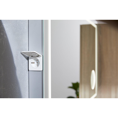 Thebalux spiegel model I 100x75 aluminium geïntegreerde lichtbaan rondom in spiegel voorzien van LED indirecte LED onderzijde Bluetooth touchschakeling spiegelverwarming verlichte vergrootspiegel en stopkontact