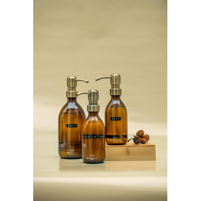 Wellmark Handzeep bruin glas messing pomp 250ml tekst SOAP Zwart label