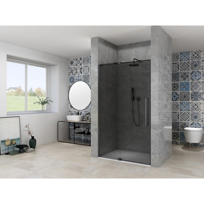 Van Rijn Products ST08 Nis Draaideur 2 delig 1250-1350 x 2000mm 8 mm Grijs rookglas incl. Glasbehandeling, Zwart muurprofiel, Greep en Stabilisatiestang