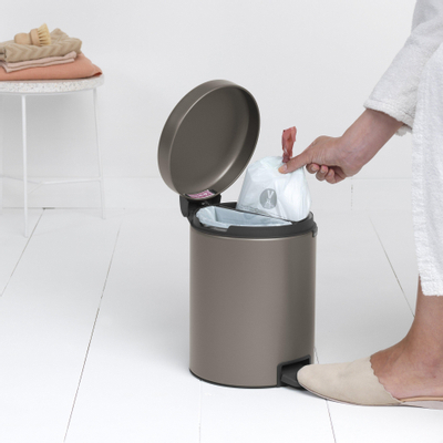 Brabantia NewIcon Pedaalemmer 2 X 2 Liter Met 2 Kunststof Binnenemmers Platinum