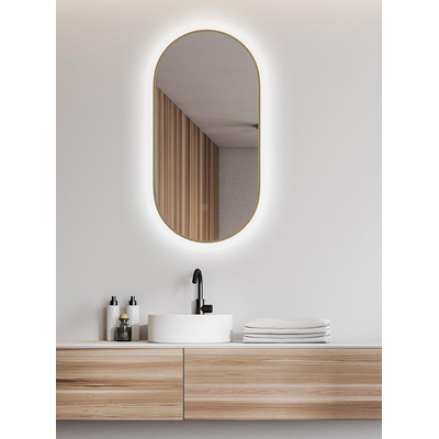Wiesbaden Nomi spiegel met lijst ovaal met LED, dimbaar en spiegelverwarming 50 x 100 cm geborsteld messing