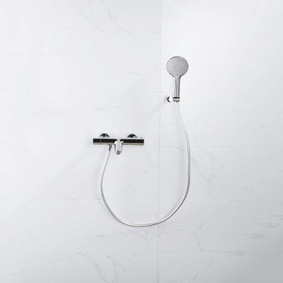 Fortifura Calvi Thermostatische badkraan met ronde handdouche, handdouchehouder en gladde doucheslang chroom