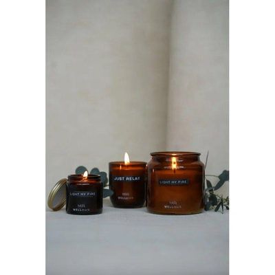 Wellmark Geurkaars - 9.5x11cm - cedarwood - tekst LIGHT MY FIRE
