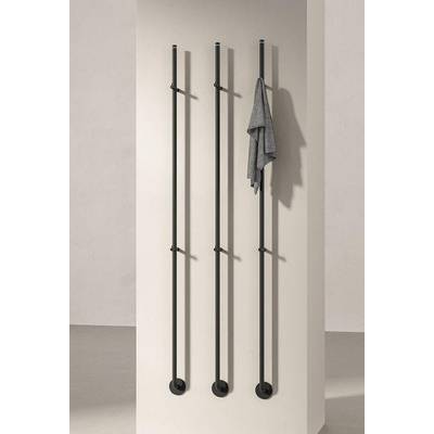 Instamat Jay Elektrische Handdoekradiator 172cm hoog 29Watt Soft Zwart SHOWROOMMODEL