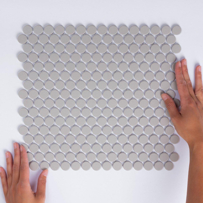 The Mosaic Factory London mozaïektegel - 31.5x29.4cm - wand en vloertegel - Rond - Porselein Grey Mat