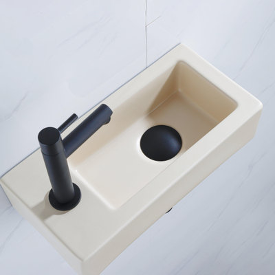 QeramiQ Fuente Fonteinset - 37.5x18.5x9cm - keramiek - kraangat links - fonteinkraan zwart mat - afvoerplug - verlaagd sifon - Mat Beige